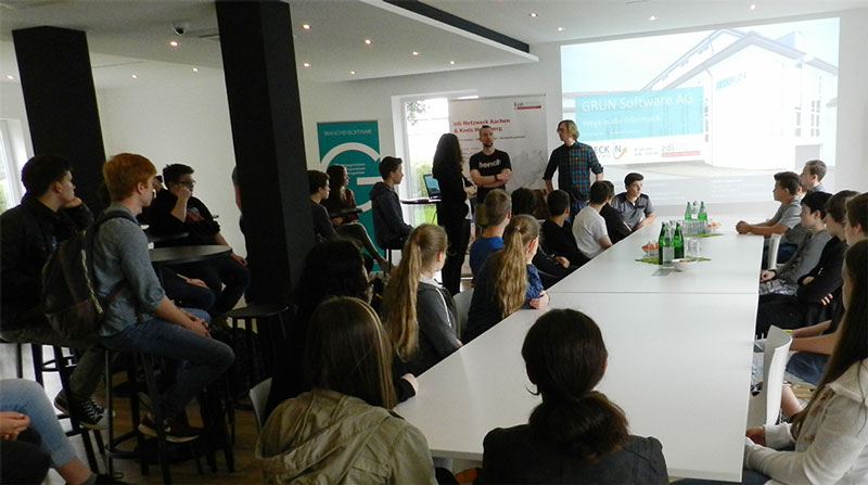 Ein spannendes Programm erwartete die rund 30 Schülerinnen und Schüler im Rahmen des 2. CHECK IN Tages bei der GRÜN Software AG.
